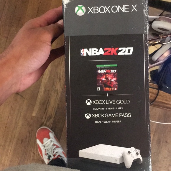 Xbox one X NBA 2k20 bundle - Picture 2 of 2